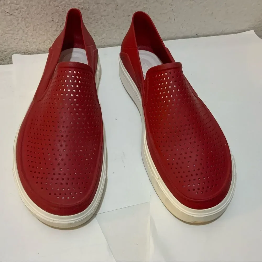 Crocs red white Men’s size 9